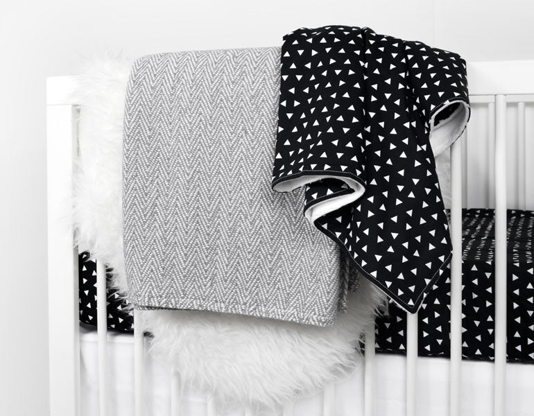 Triangle Fitted Crib Sheet Black and White - Olli+Lime